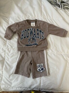 Warner Bros. Harry Potter Taupe Crewneck with Navy Graphic